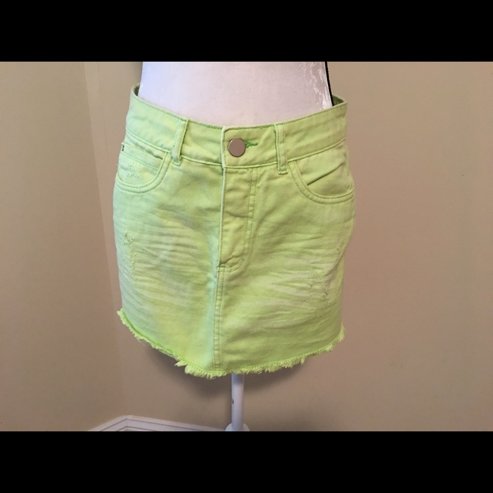 Beautiful and fancy green mini skirt👑👑